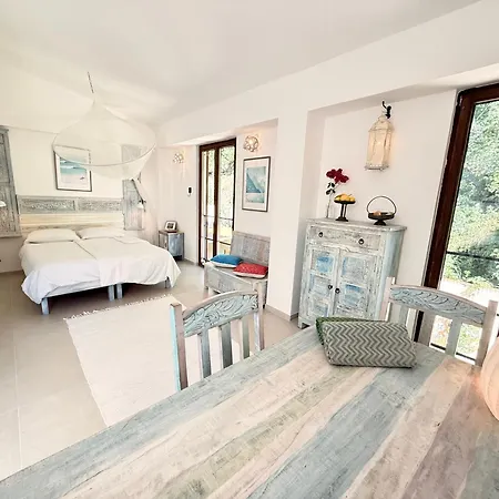 Forest Hideout Guest house 4*