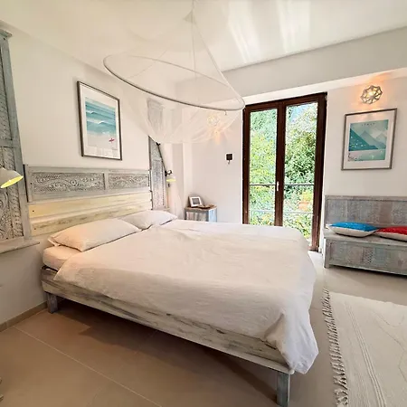 Forest Hideout 체팔루