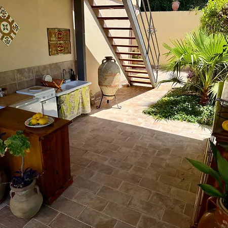 Forest Hideout בית הארחה